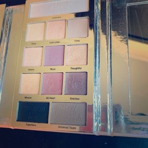 It cosmetics beauty book